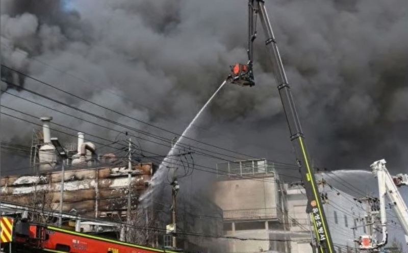 14 осіб загинули внаслідок пожежі на заводі автозапчастин у Південній Кореї (ВІДЕО)