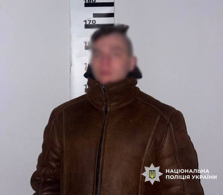 У Києві молодика судитимуть за розбійний напад з ножем на жінку (ФОТО)