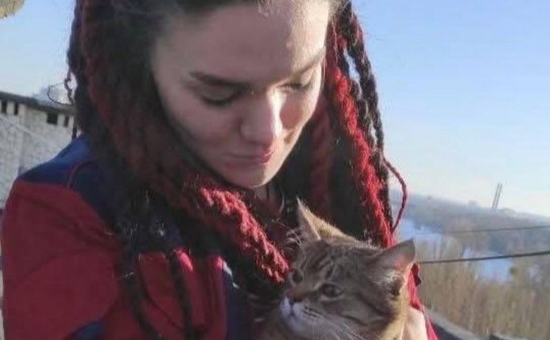 На Русанівці врятували кота, який застряг у вентиляційній шахті на 4 поверсі (ФОТО)