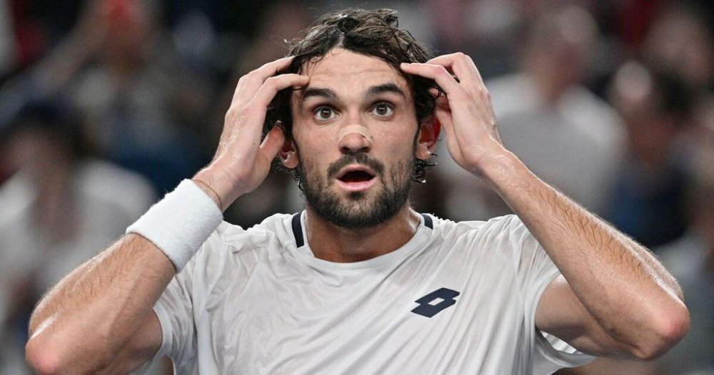 Здобув популярність серед жінок: тенісист став зіркою соцмереж через ерекцію під час інтерв'ю (ВІДЕО)