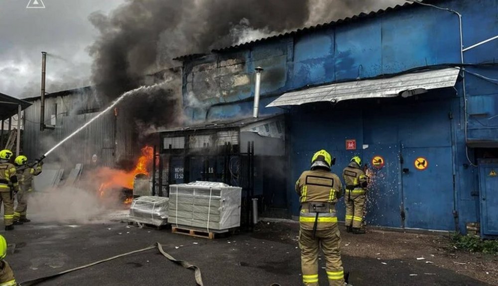 На Київщині сталась пожежа на складі: 7 людей загинули