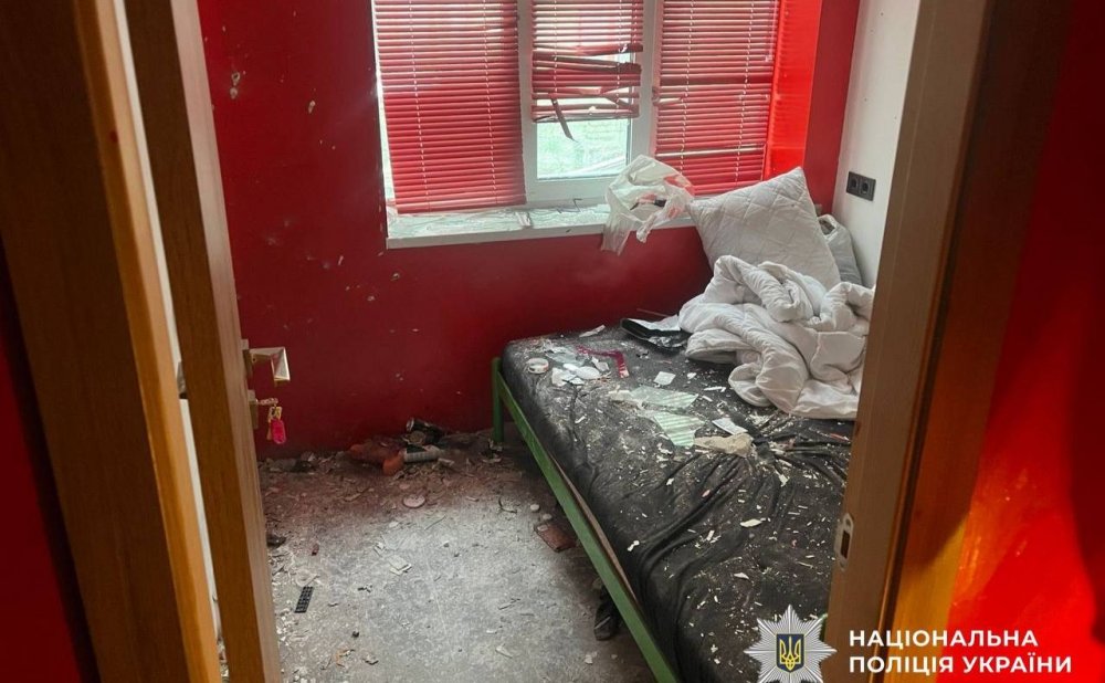 У хостелі в центрі Києва 27-річний чоловік хотів вбити іншого і підірвав гранату