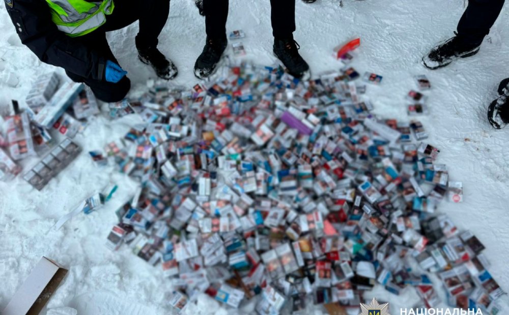 Проста схема: іноземці в Києві взламували кіоски й викрадали товар