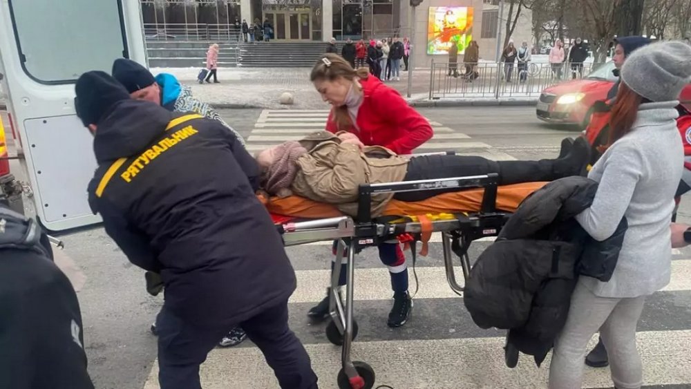 У Києві люди виходять на тонку кригу: на Русанівці кілька осіб ледь не втопилися