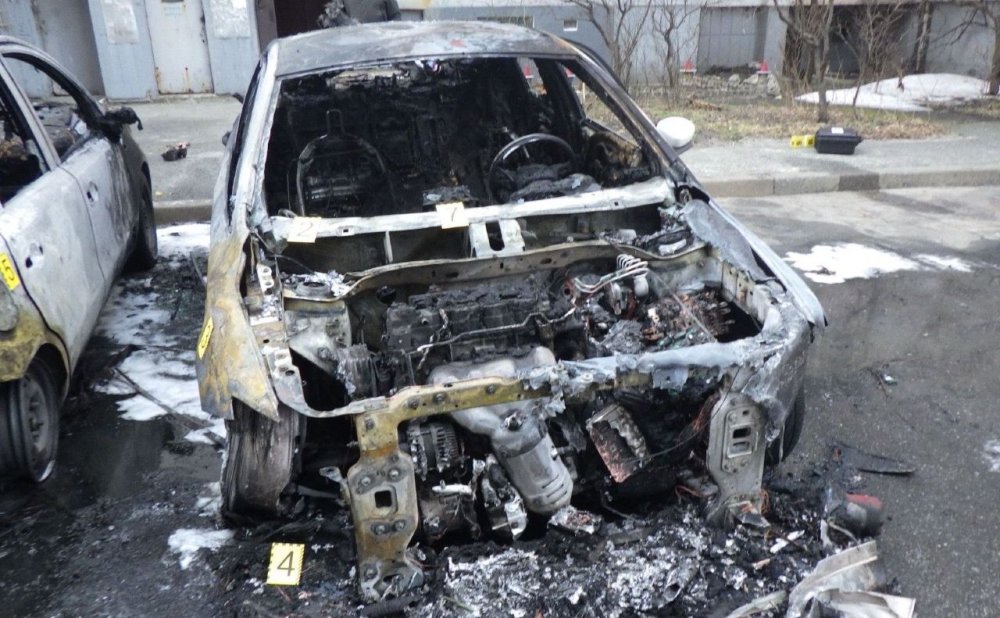 У Дніпровському районі столиці ображений чоловік спалив авто сусідки (ФОТО)