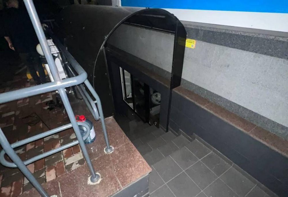 У Києві чоловіка засудили за крадіжку з салону краси під час комендантської години (ФОТО)