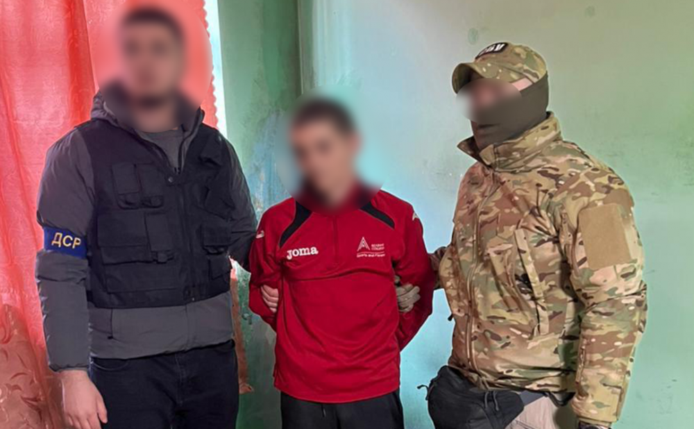 У варенні та роутері: працівник Лук’янівського СІЗО поставляв наркотики засудженим