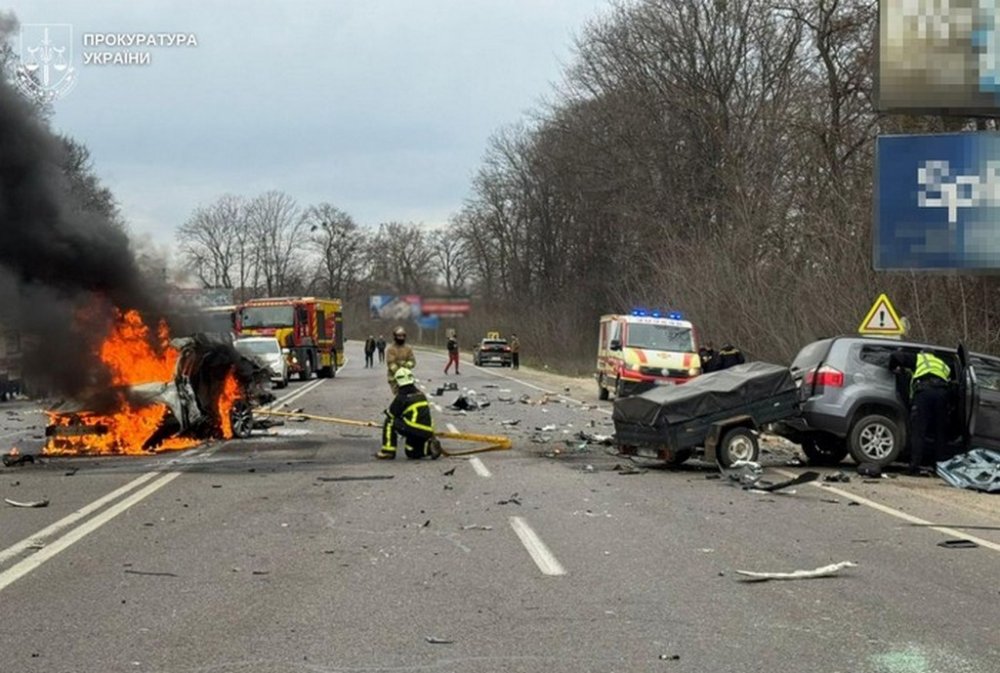 Смертельна ДТП біля Малехова: загинув водій, є травмовані (ФОТО)