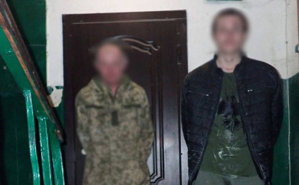 Залізли через вікно та погрожували ножем: у Києві затримали підозрюваних у нападі на пенсіонерку (ФОТО)