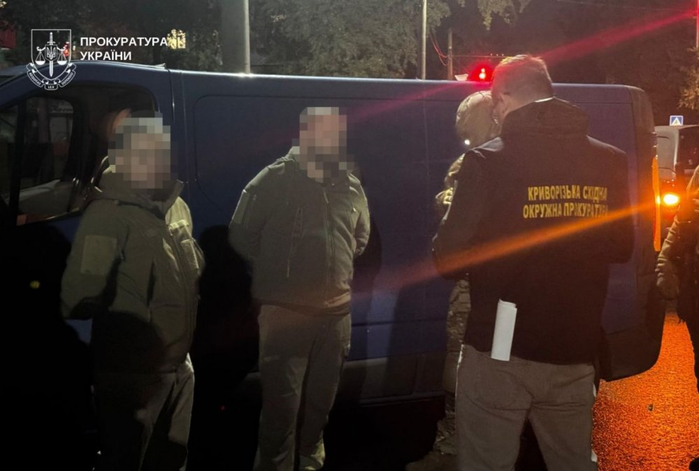 Автомати, кулемет та тисячі набоїв: на Дніпропетровщині судитимть банду збувачів зброї (ФОТО)