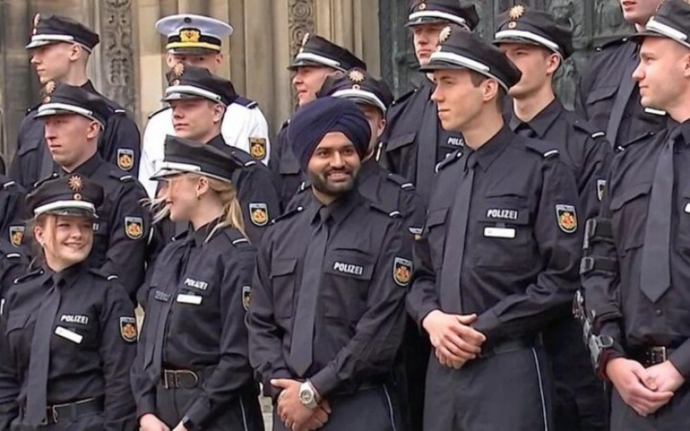 У Німеччині суд дозволив поліцейському носити тюрбан під час виконання служби