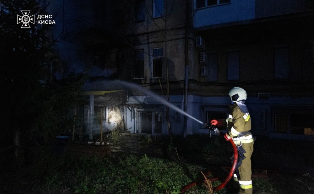 В Шевченківському районі під час пожежі в будинку врятували 10 людей (ВІДЕО)