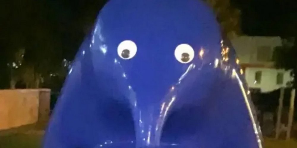 Хотіла «оживити» мистецтво: в Австралії п'яна жінка приклеїла «очі» до відомої скульптури