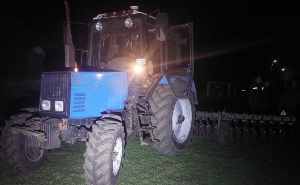 На Київщині 18-річний мотоцикліст «наздогнав» трактор і загинув (ФОТО)