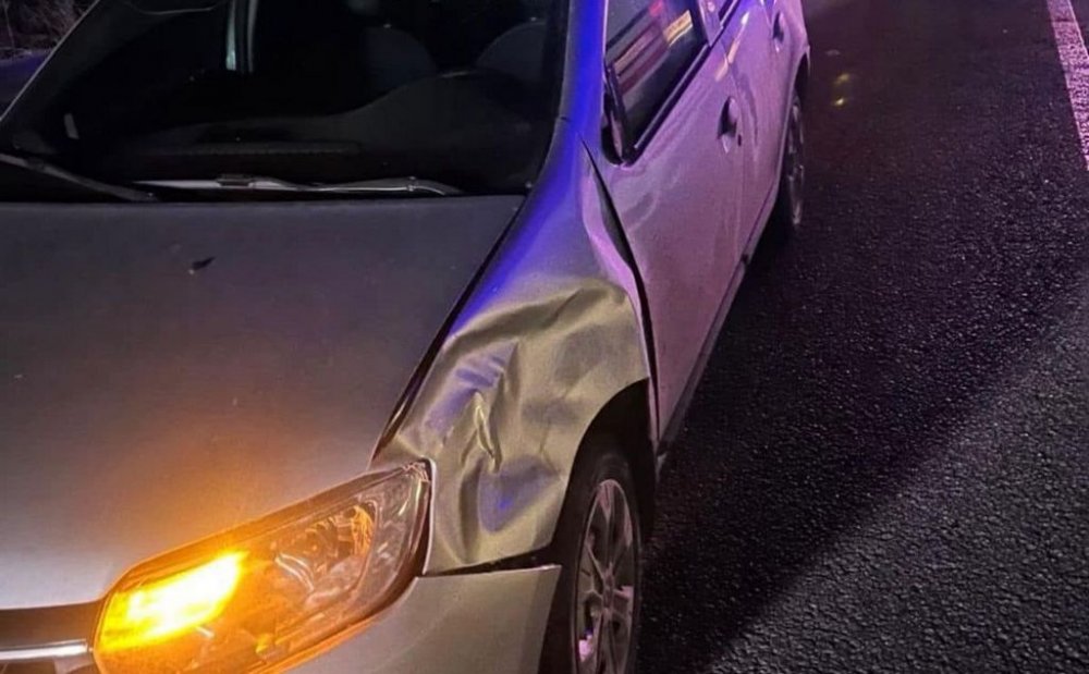 Аж зім'яло авто: під Києвом Renault Logan наїхав на чоловіка