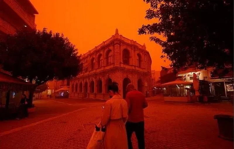 Крит накрила пилова буря із Сахари, на острові зафіксували торнадо (ВІДЕО)