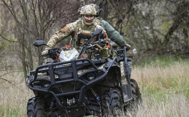 На Сумщині росіяни на квадроциклах їхали штурмувати українські позиції, але померли в дорозі (ВІДЕО)