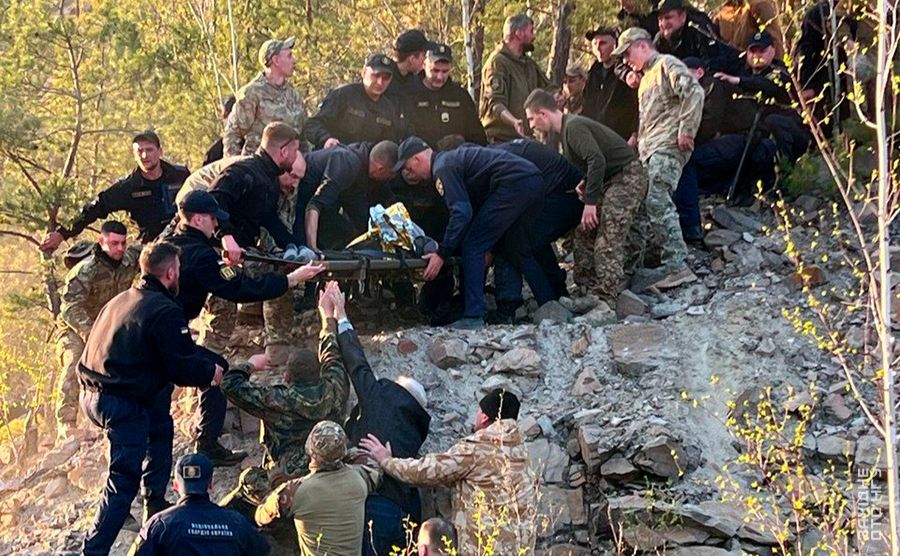 Падіння з висоти п'ятого поверху: на Рівненщині 10-річного хлопчика витягли із гранітного кар'єру (ВІДЕО)