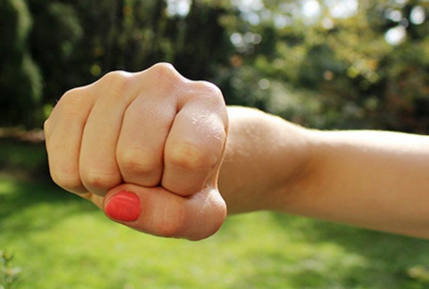 Дівчина побила свого хлопця за те, що він відмовився займатися з нею сексом