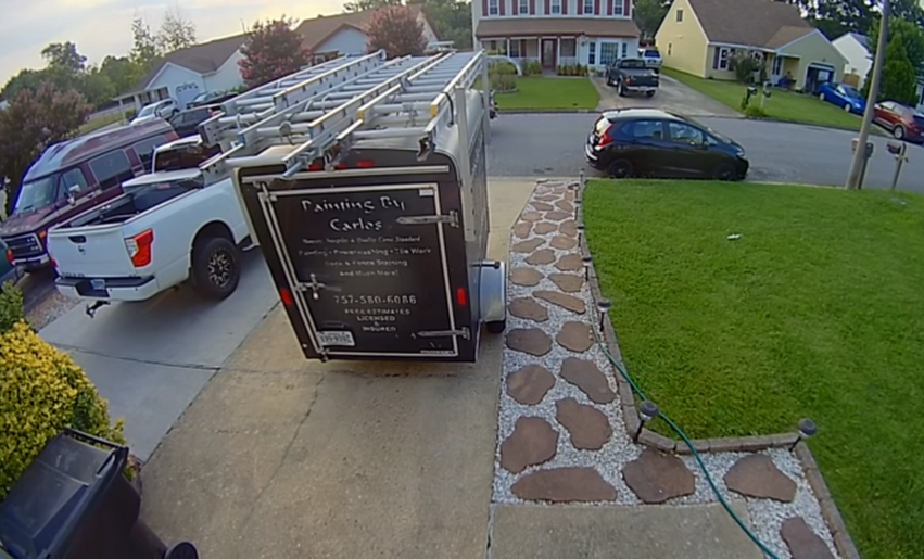 Дивне відео: в США на припаркований автомобіль з неба впала риба