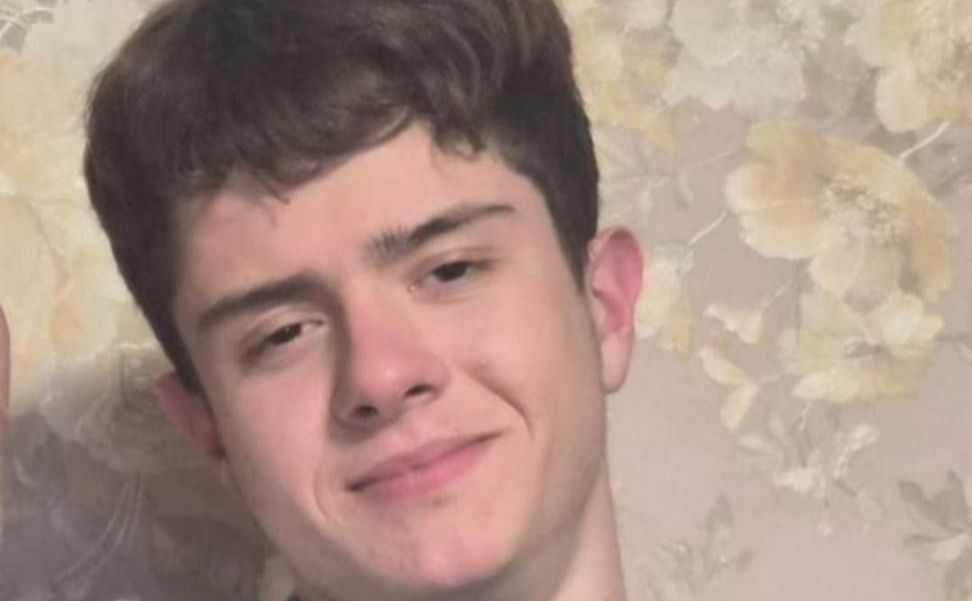 Пішов гуляти й не повернувся: поліція Київщини розшукує підлітка з села Гатне (ФОТО)