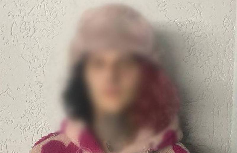 25-річний киянин розмалював стіни трамвая балончиком, розбив вікно та втік (ВІДЕО)