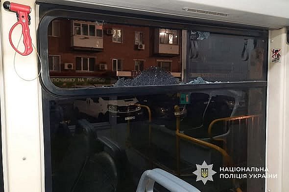 Стрілянина в автобусі: у Кривому Розі хлопець вистрілив 16-річній дівчині в око (ФОТО)