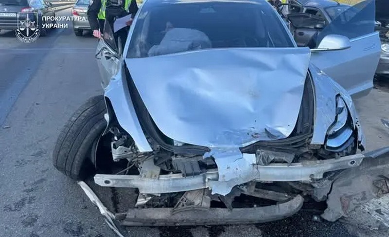Водій Tesla, який влаштував смертельну ДТП на Дарницькому мосту, не вперше перевищував швидкість (ФОТО)