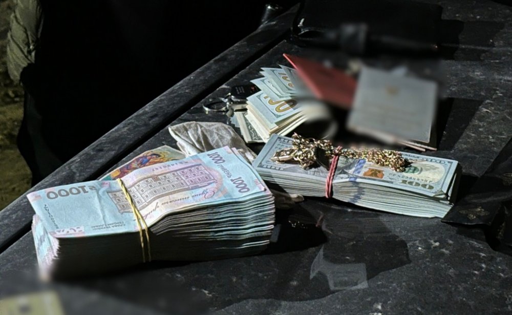 Продавали бронь та виїзд за кордон: Нацполіція затримала учасників схеми на чолі з кримінальним авторитетом (ВІДЕО)