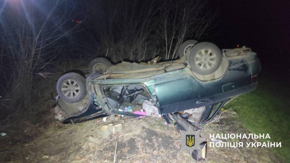 На Київщині внаслідок перекидання автомобіля в кювет постраждали чоловіка та жінка