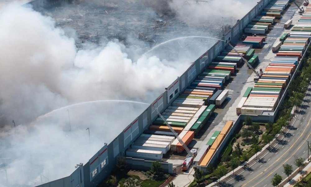 У США робітник спалив склад товарів на $600 млн, назвавши це «боротьбою з капіталізмом»