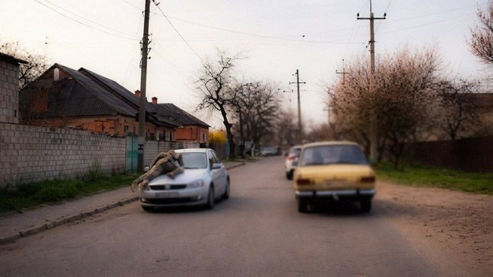 У Кропивницькому водій протягнув працівника ТЦК на капоті кілька кварталів міста (ВІДЕО)