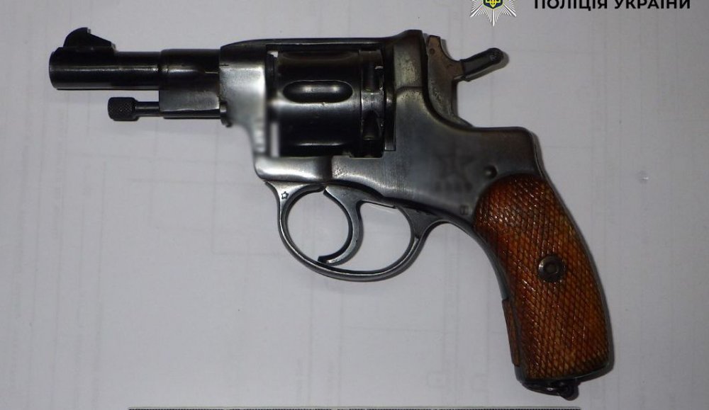 Сварка між водієм і пішоходом закінчилася стріляниною на Харківському масиві столиці