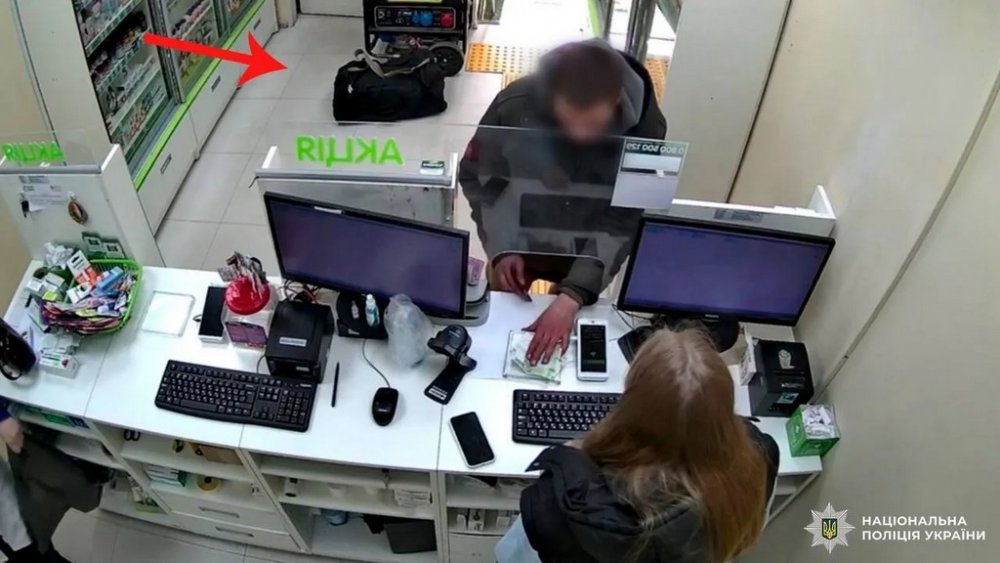 У Києві п’яний чоловік "замінував" аптеку через відмову продати ліки без рецепту (ФОТО)