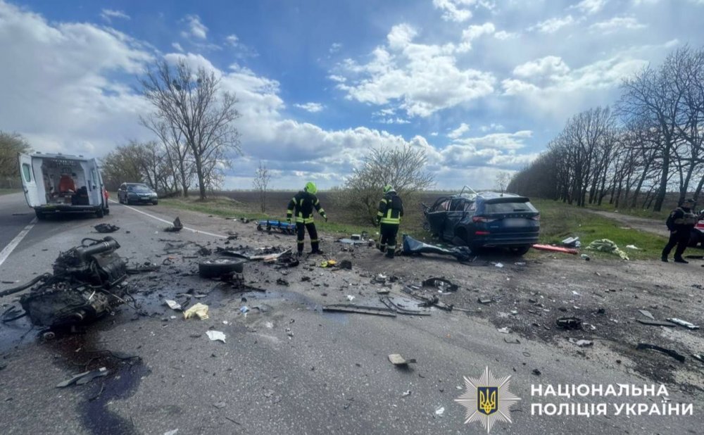 Уламки трьох авто розкидало по дорозі: на Бориспільщині сталась смертельна ДТП (ФОТО)