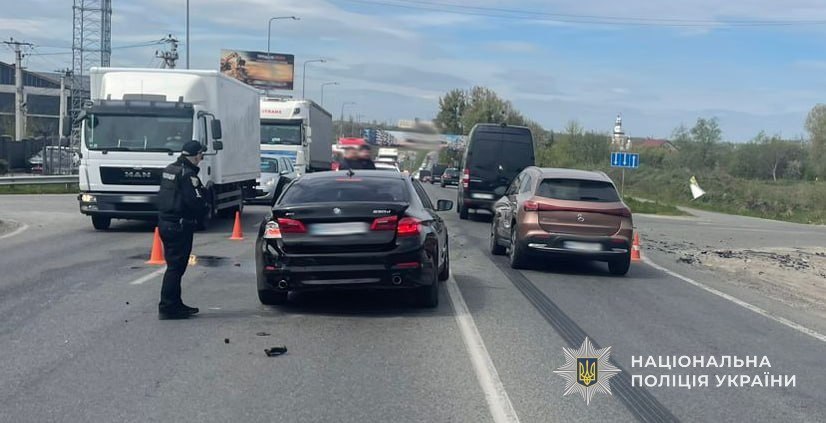 На Львівщині внаслідок ДТП на трасі, потрапили до лікарні четверо людей (ФОТО)