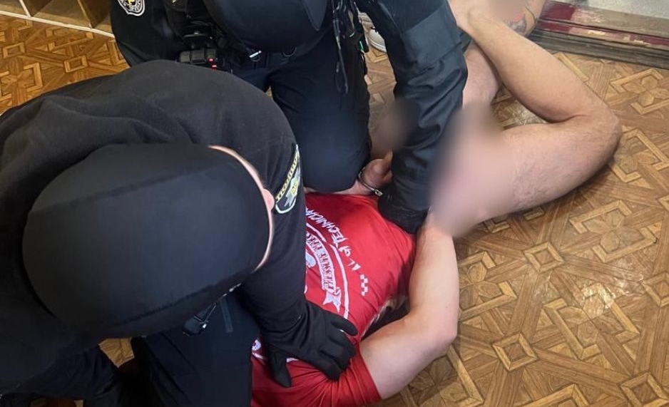 У Києві судять тренера з джиу-джитсу за зґвалтування 11-річних учениць (ВІДЕО)