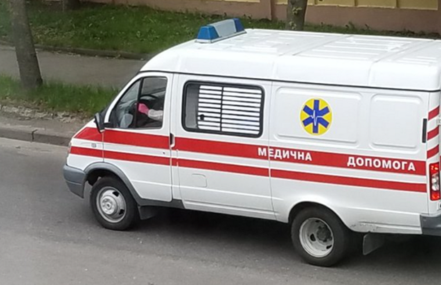 На Київщині на дорозі знайшли тіло чоловіка - слідчі встановлюють обставини (ФОТО)