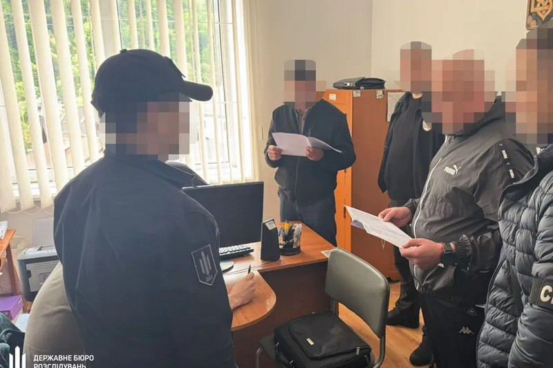 На Прикарпатті посадовець правоохоронного органу вимагав $5 тисяч за "вирішення питань" із ТЦК (ВІДЕО)