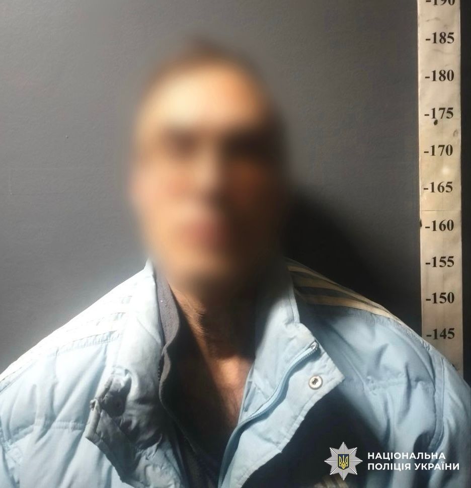 На лаві підсудних опинився киянин, який вдарив ножем свого брата-близнюка