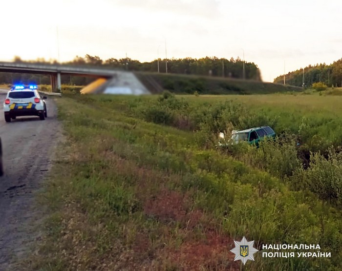 Вилетів у кювет: неподалік Житомира загинув водій легковика (ФОТО)
