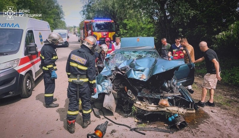 В передмісті Києва сталася масштабна ДТП: подробиці (ФОТО)