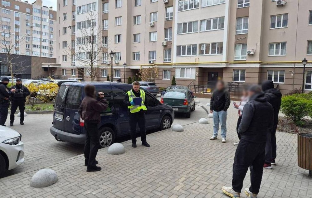 Поліція Києва затримала водія, який стріляв по жінці з дитиною (ФОТО)