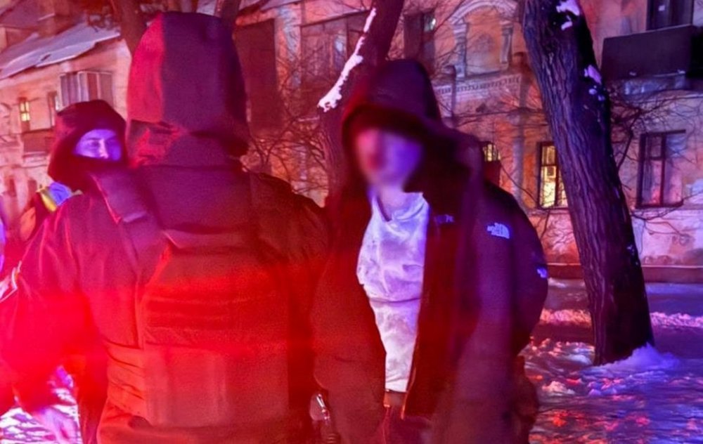 Перед судом постане киянин, який понівечив обличчя підлітку канцелярським ножем