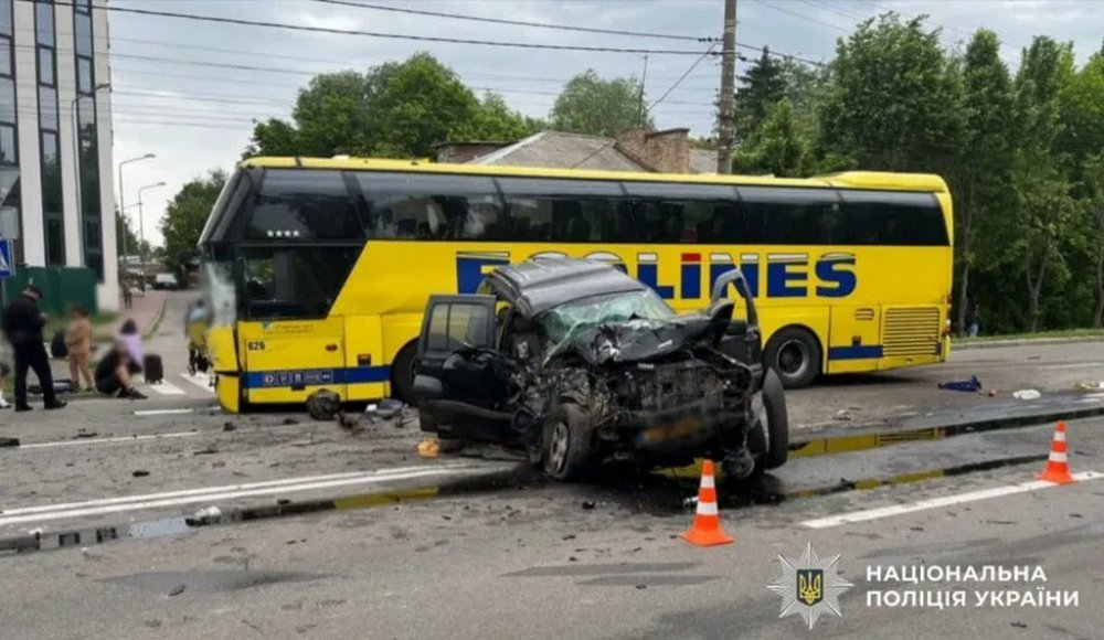 У Борисполі авто зіткнулося з рейсовим автобусом: загинула людина