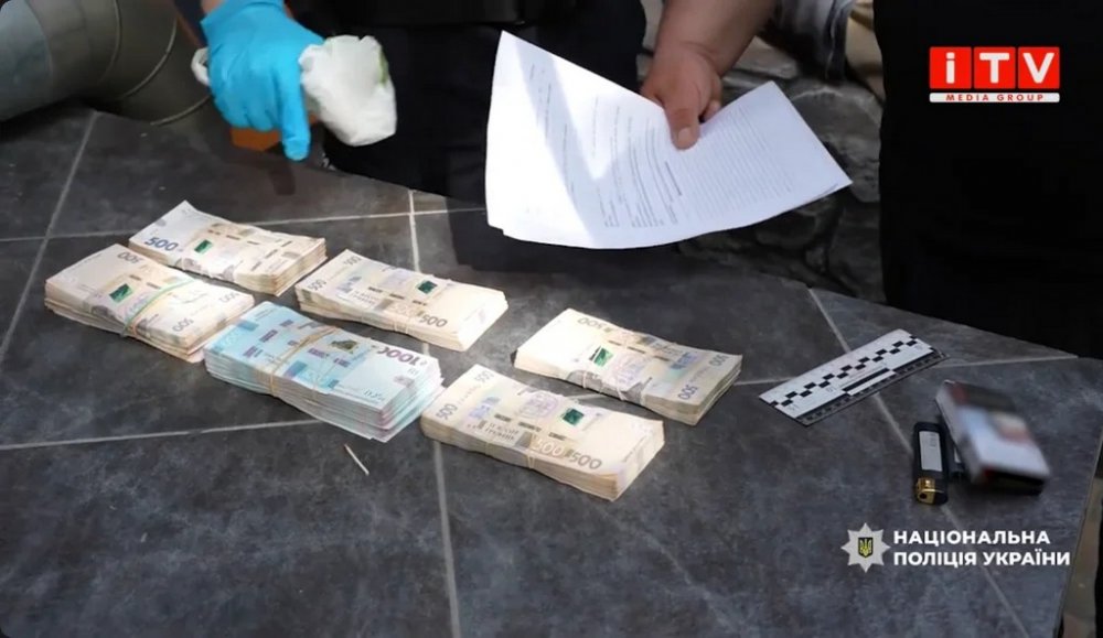 Двоє рівнян виманили у пенсіонерки понад 10 тисяч доларів (ВІДЕО)