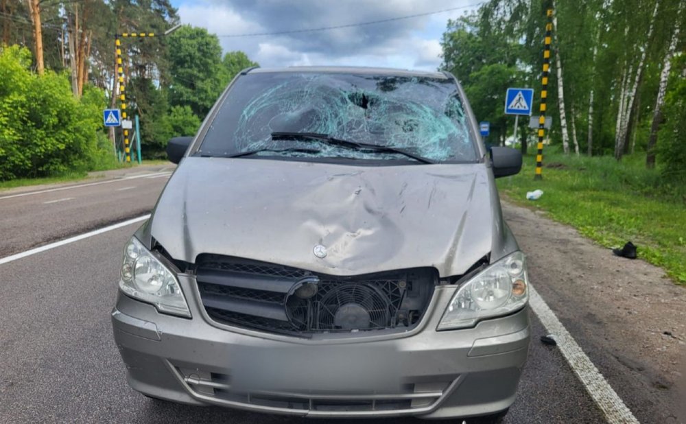 На Київщині водій мікроавтобуса збив на смерть чоловіка на переході (ФОТО)