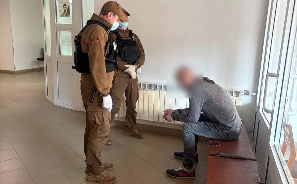 Шукав пригод, а не лікарів: у Києві чоловік влаштував переполох у неврології (ФОТО)