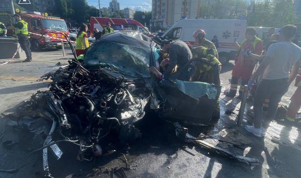 У Києві Mercedes влетів у натовп: четверо загиблих (ВІДЕО)