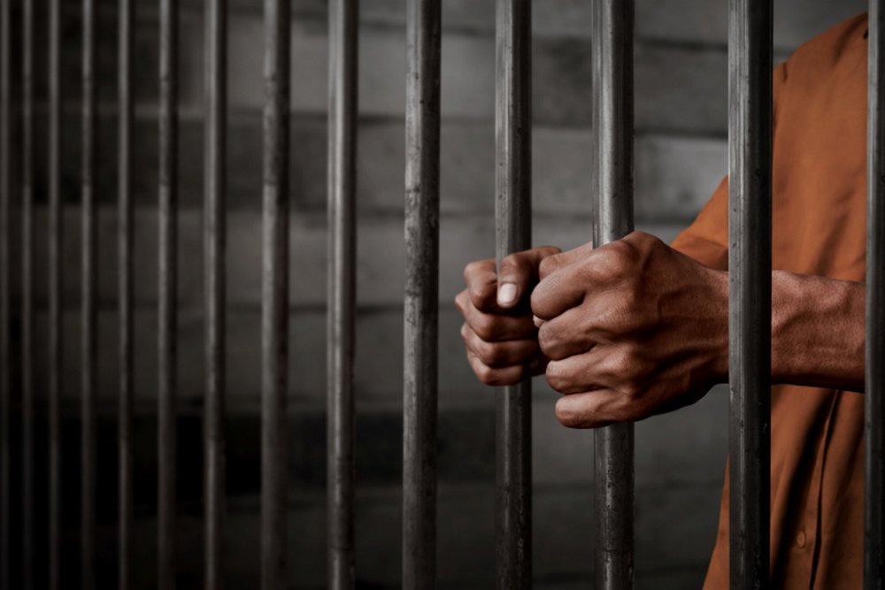 У Києві засудили до 10 років ґвалтівника двох підлітків: прокуратура оскаржить вирок